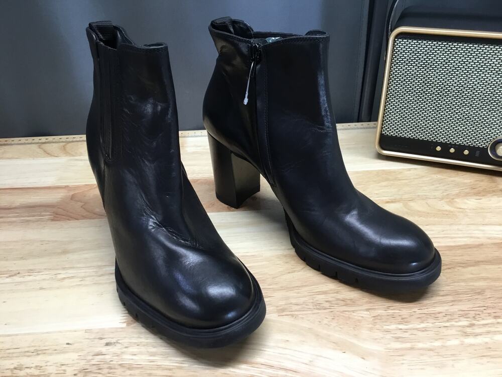 Paul Green Sahara Chelsea Boot Women's 10.5 Black Leather Side Zipper Block Heel